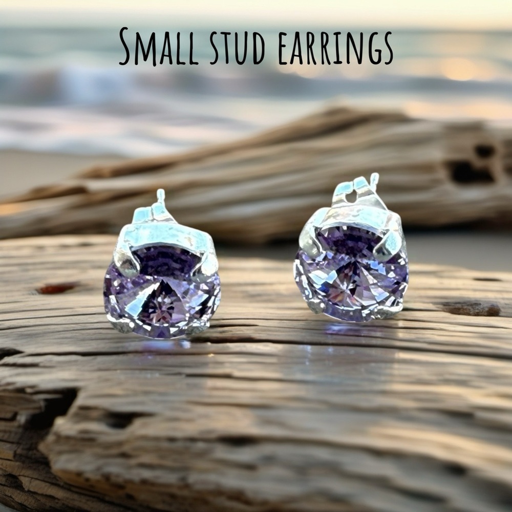 Handcrafted earrings with tanzanite purple Swarovski crystal - Picture 4 of 4